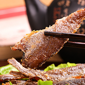 小黃魚是怎么進行給袋式真空包裝的？