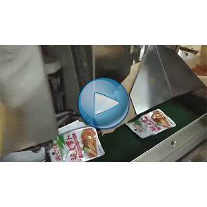 蘿卜粒給袋式真空包裝機-包裝生產(chǎn)線視頻，溫州裕東