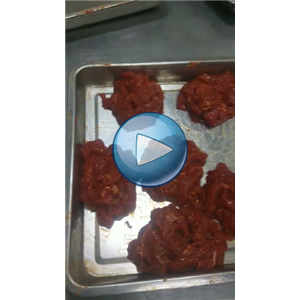 新鮮牛肉自動(dòng)真空封口機(jī)，27包/分鐘，內(nèi)蒙中榮 ，包裝生產(chǎn)線視頻