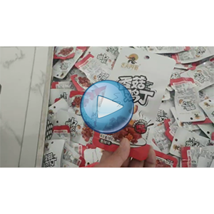 香菇雞丁包裝機(jī)，給袋式真空包裝機(jī)，自動(dòng)計(jì)量、自動(dòng)抽真空封口